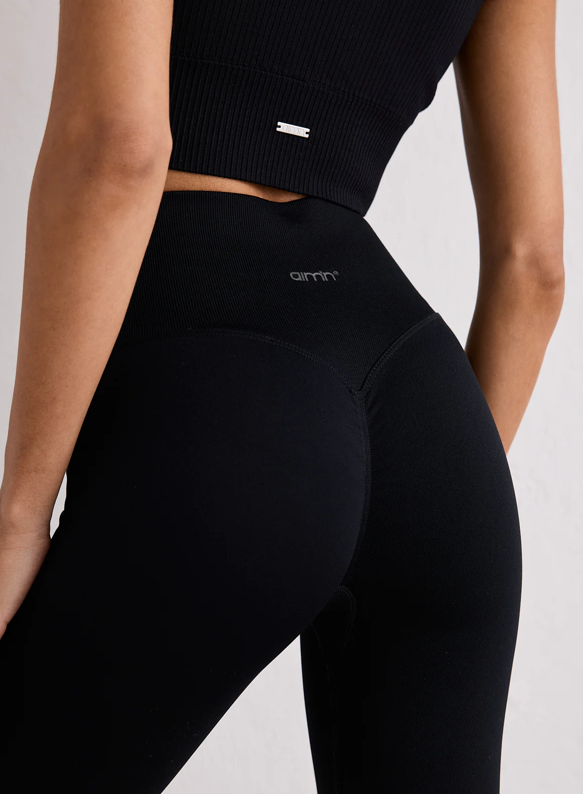 Black Shape Seamless 7/8 Tights - Image 2